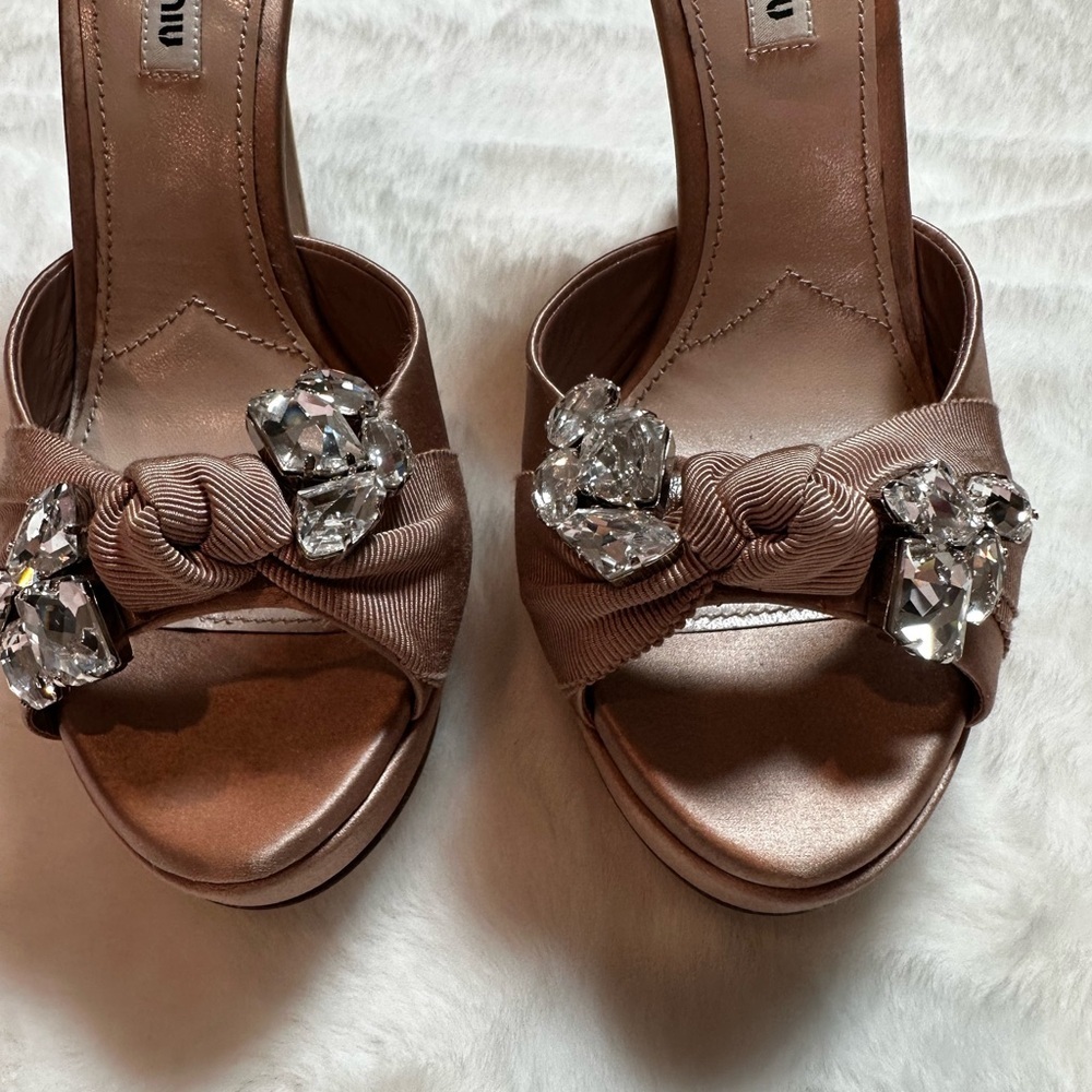 Miu Miu Tan-nude dusty pink Satin Heels with Crystal Accents-brand new - Picture 4 of 13